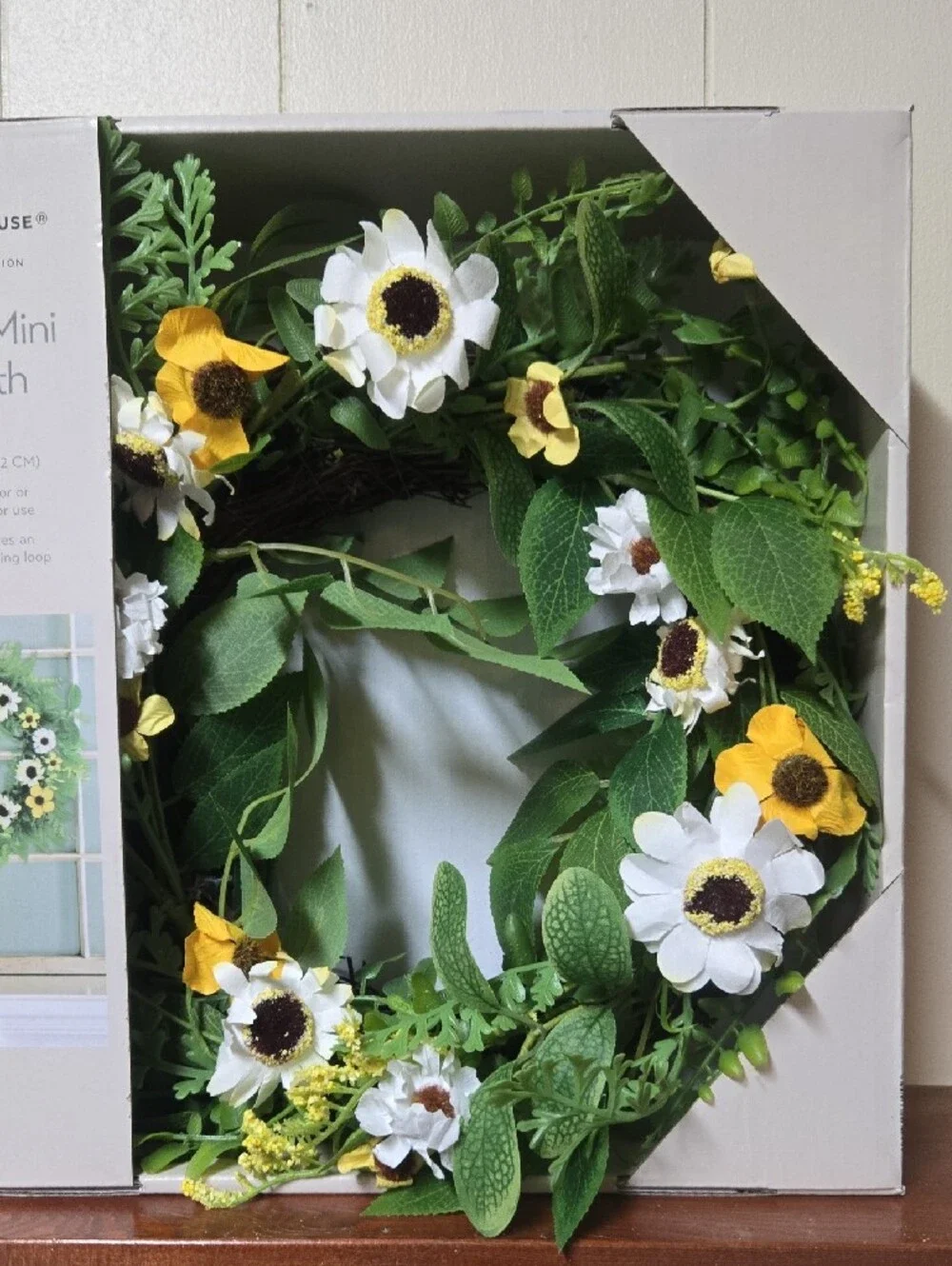 Kirkton House White & Yellow Spring Mini Wreath